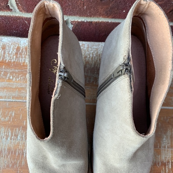 Seychelles from Anthro Light Tan Suede Heeled Leather Booties - Picture 4 of 9